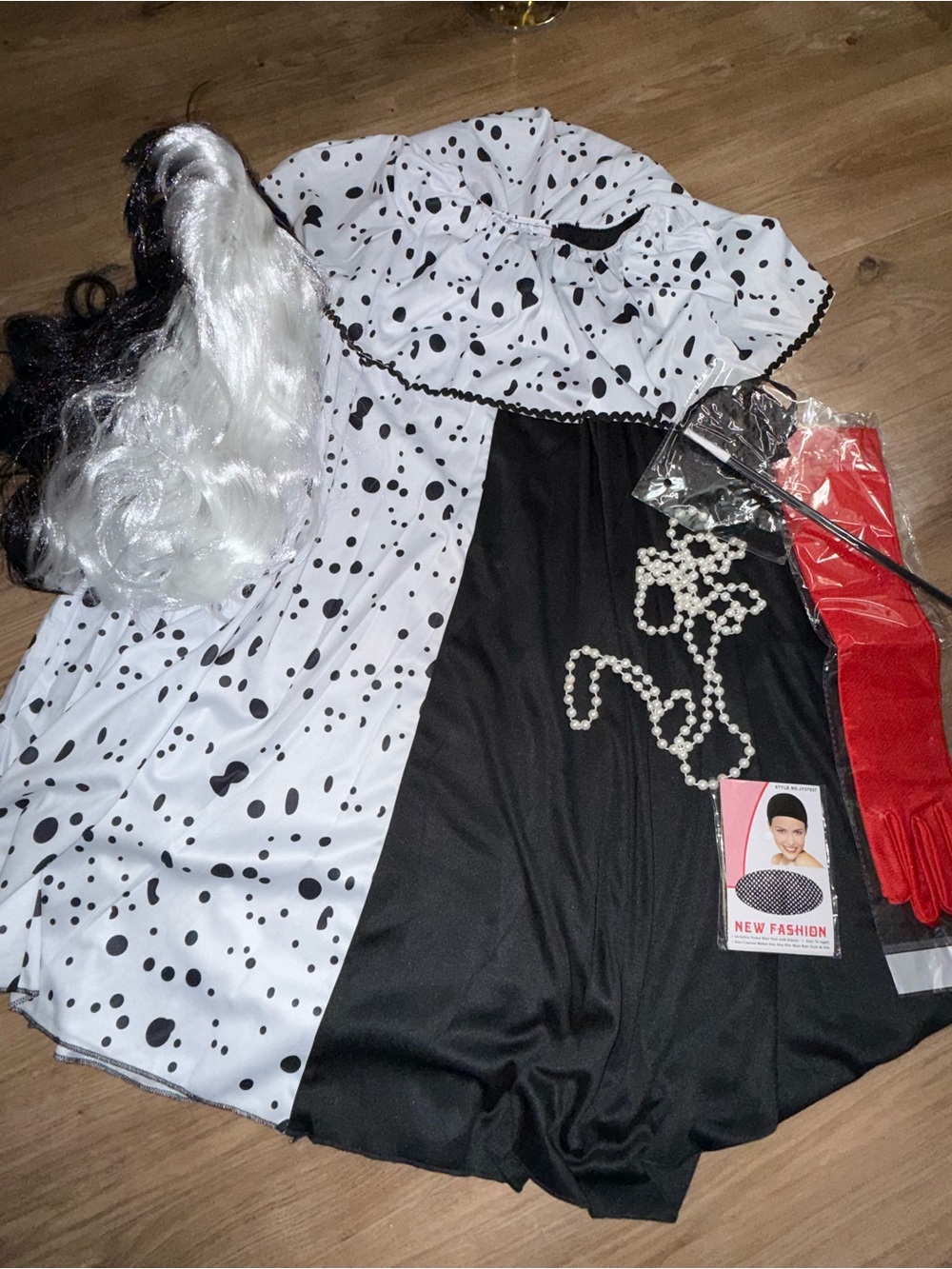 Brand new Cruella costume